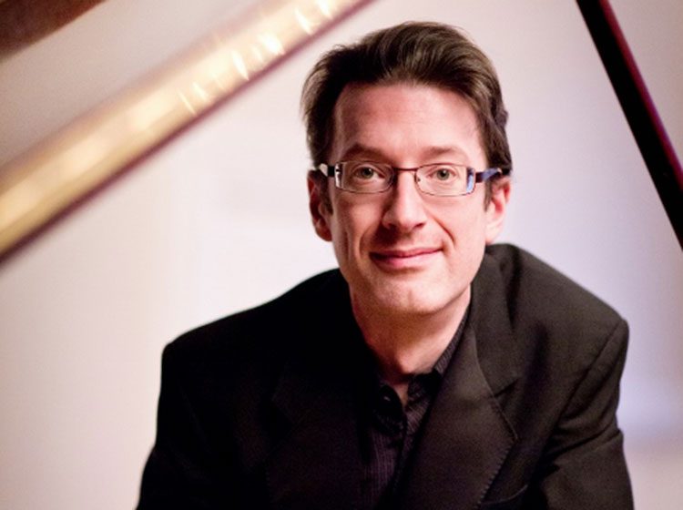 Llŷr Williams, piano