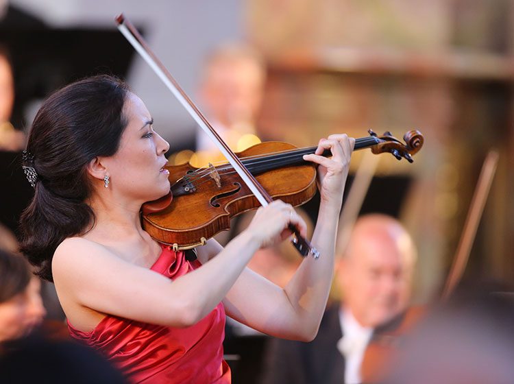Viviane Hagner, violin