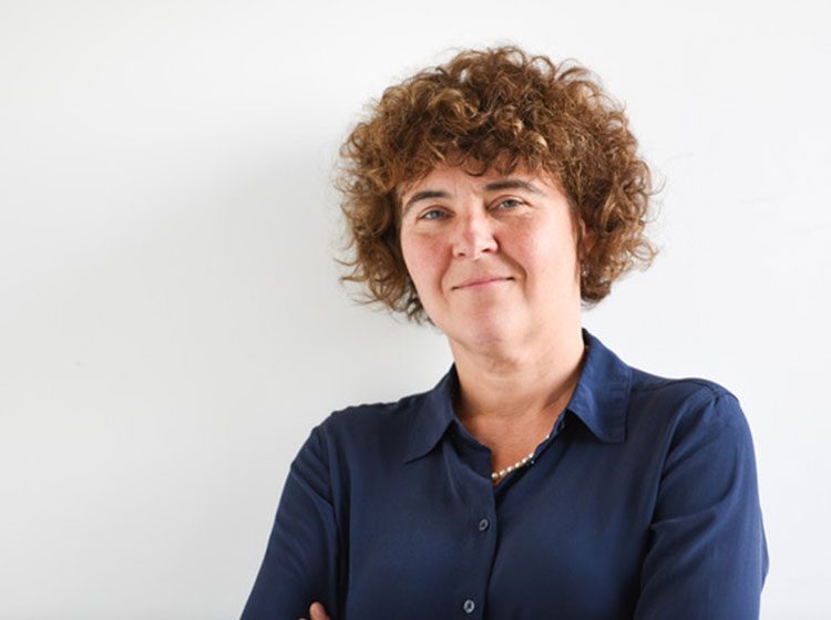 Dr Rosamund Bartlett