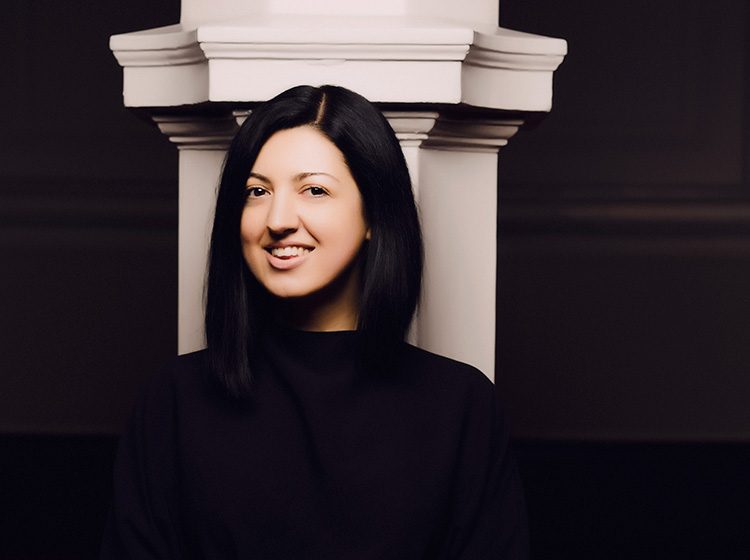 Alexandra Dariescu. Photo by Marco Borggreve