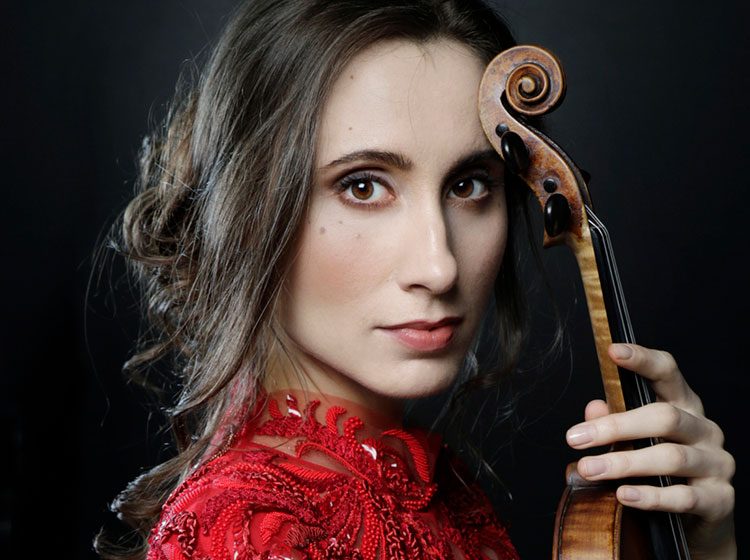 Jennifer Pike. Photo by Arno