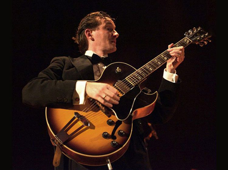 Benoit Viellefon performs with his Trio