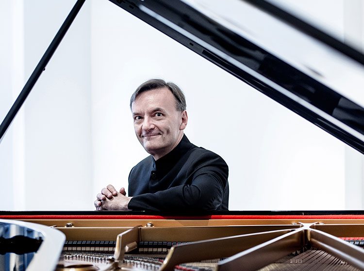 Stephen Hough, piano