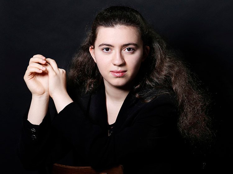 Marie-Ange Nguci, piano. Photo by Caroline Doutre.