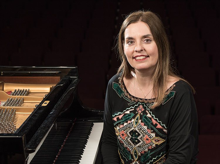 Pianist Clélia Iruzun