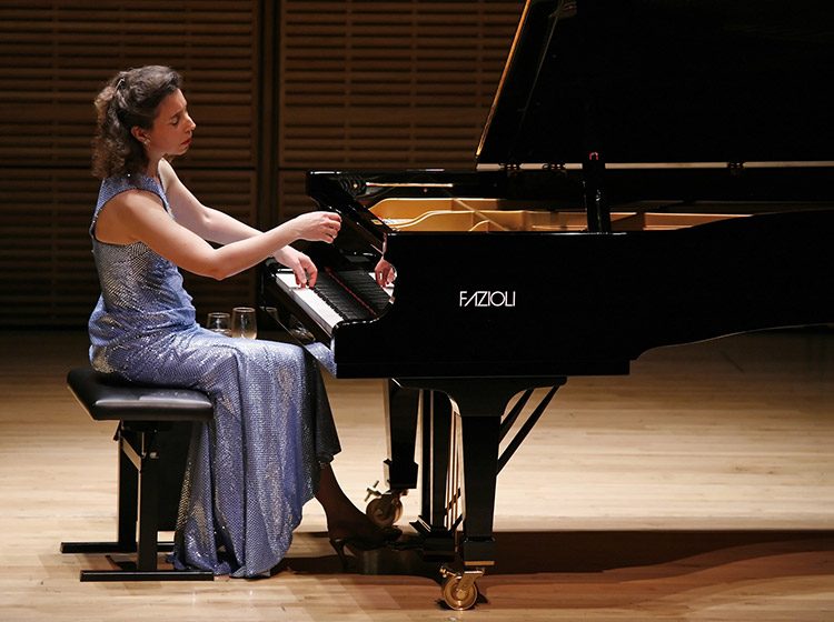Angela Hewitt, piano. Photo by Richard Termine.
