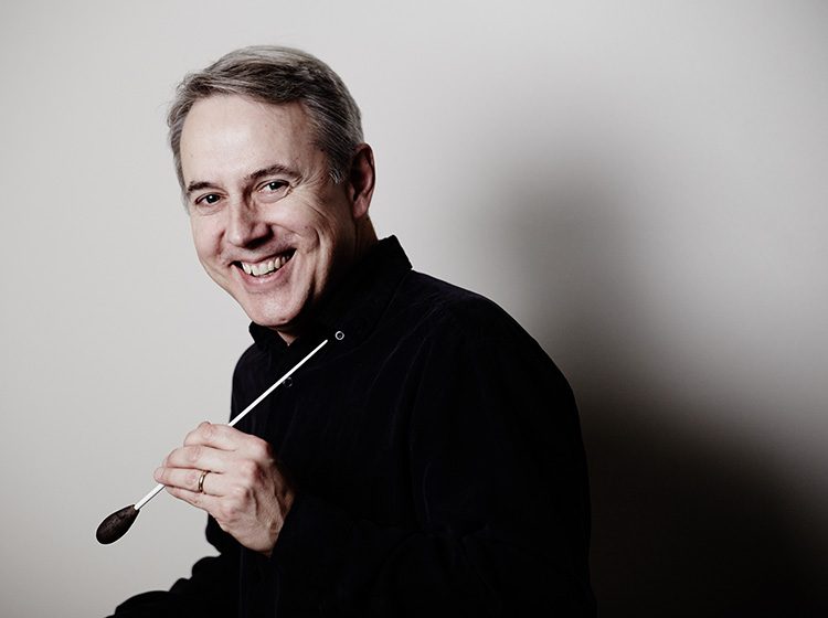 Richard Farnes, conductor. Photo by Jack Liebeck.
