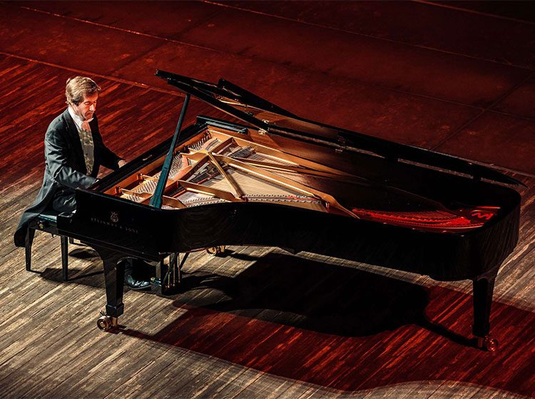 Nikolai Lugansky piano © Nikita Larionov (Philharmonia of Krasnoyarsk)