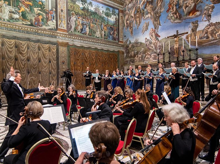 The Sixteen choir & orchestra