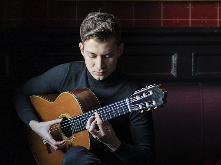 Thibaut Garcia © Warner Classics-Erato. Photo by Marco Borggreve.