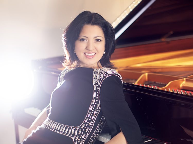 Alexandra Dariescu. Photo by Frances Marshall.