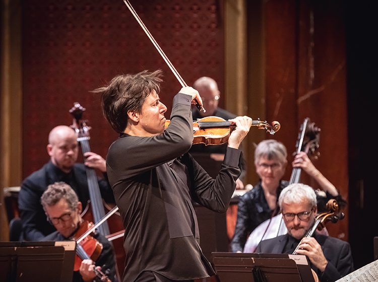 Joshua Bell performing with the Academy of St Martin in the Fields. Photo by Christian Meuwly.