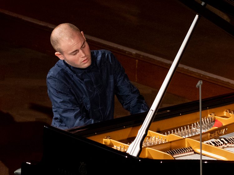 Alon Kariv. Photo by Ben Kiesel for Kissinger Sommer International Musikfestival.